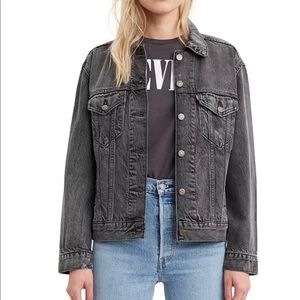 Black Levi’s denim jacket